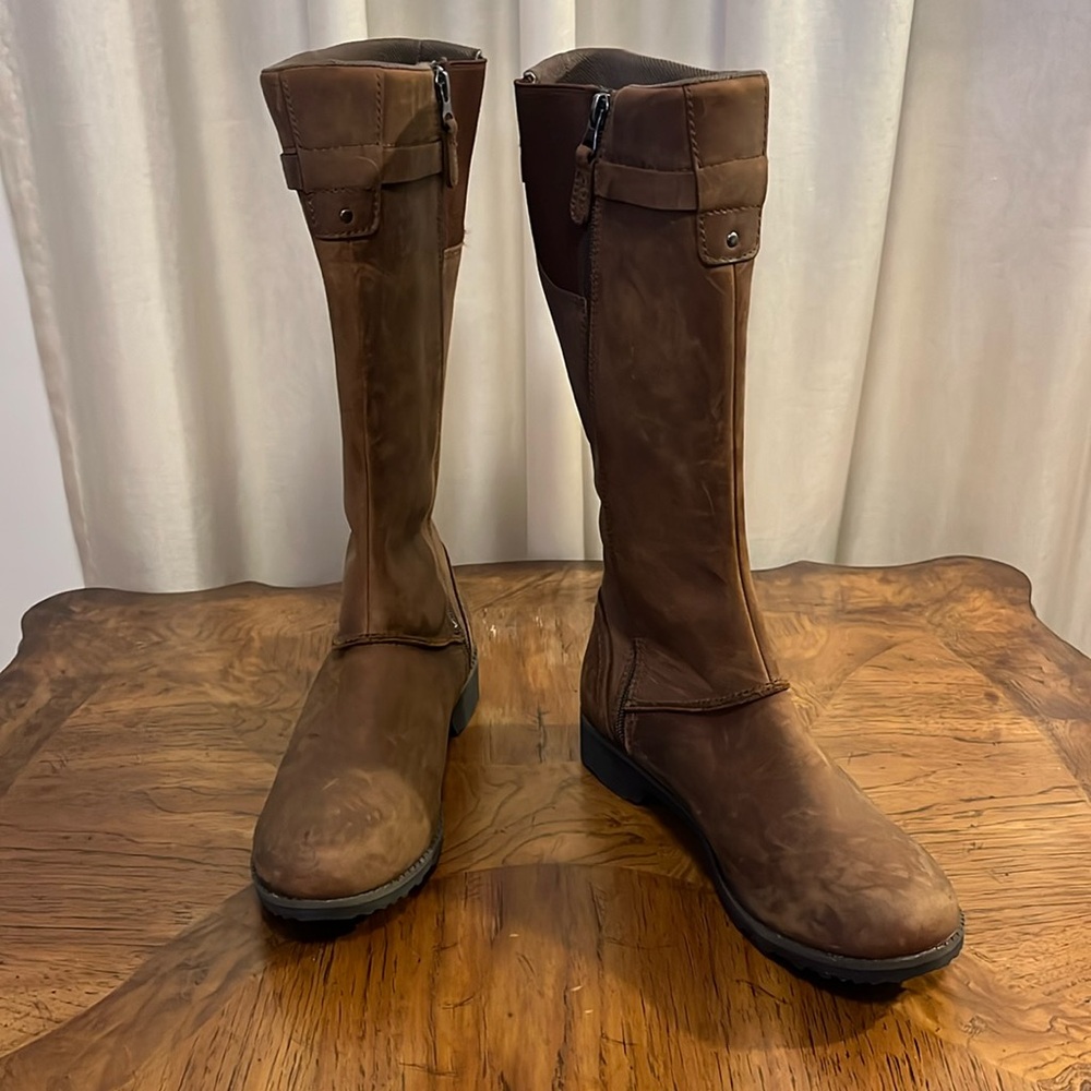 New without Tag size 9 Eddie Bauer Leather Trace Boots waterproof

B1